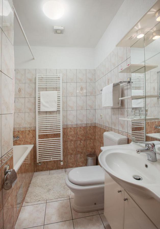 Apartments Marijan - Beachfront Tucepi Luaran gambar